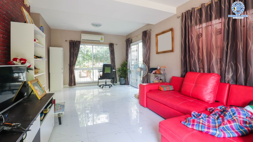 *****บ้านแฝดมือสองนนทบุรี ม.เพอร์เฟคพาร์ค บางบัวทอง จากแบรนด์ Property Perfect เนื้อที่ 36.70 ตร.ว. ฟังก์ชัน 3 ห้องนอน 2 ห้องน้ำ ต่อเติมครบครัน พร้อมอยู่ โดดเด่น มีสไตล์เป็นของตัวเอง ใกล้รถไฟฟ้าสายสีม่วง "สถานีคลองบางไผ่" และทางด่วนกาญจนาภิเษก